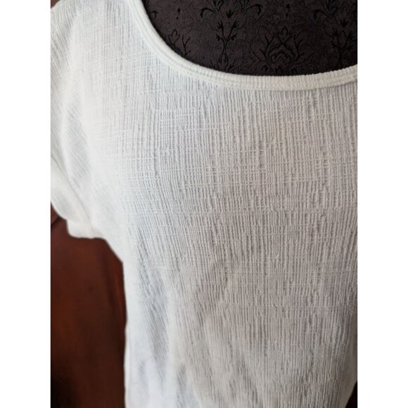 Rose + Olive Womens Textured Short Sleeve White Top Size M With Back Zip Closure - Picture 2 of 7